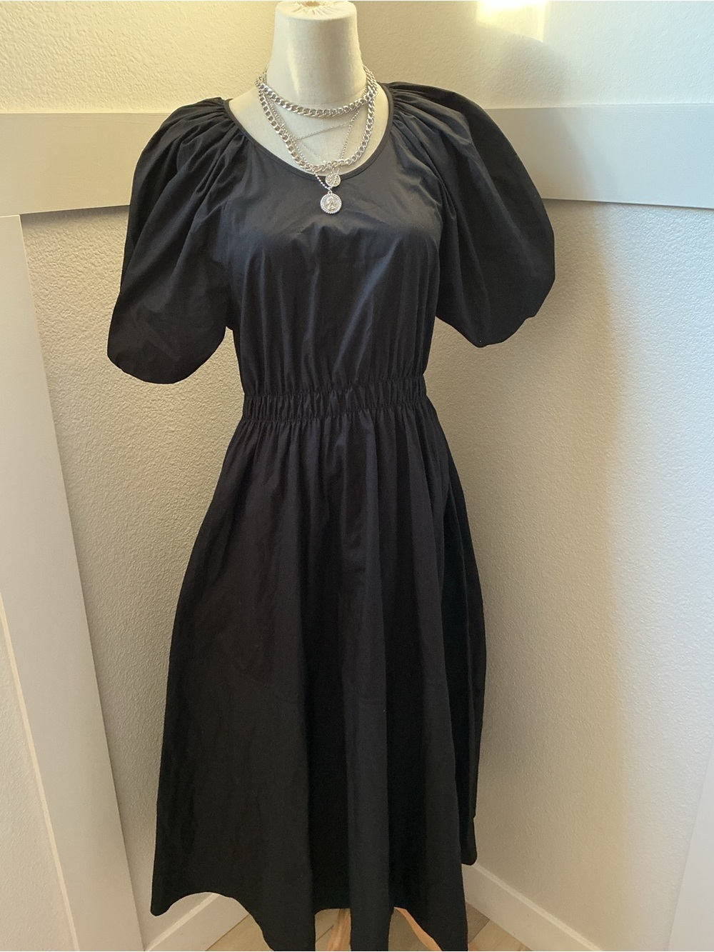 Black Puff-Sleeve Midi Dress with Elastic Waist - Picture 4 of 11